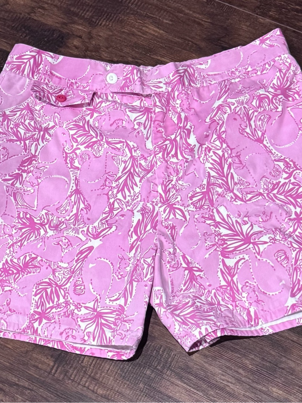 vintage Lilly Pulitzer pink and white kangaroo print shorts